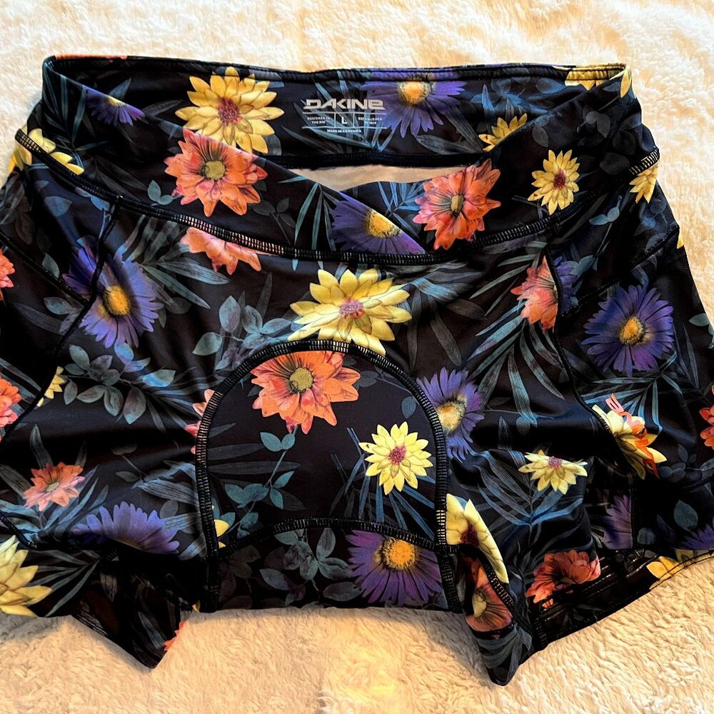 Dakine 🌸 Floral Women's Padded Bike Shorts L